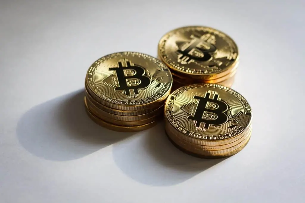 découvrez le monde du bitcoin, la cryptomonnaie révolutionnaire qui transforme le paysage financier. apprenez comment investir, stocker et utiliser le bitcoin pour maximiser vos gains et comprendre les enjeux de la blockchain.