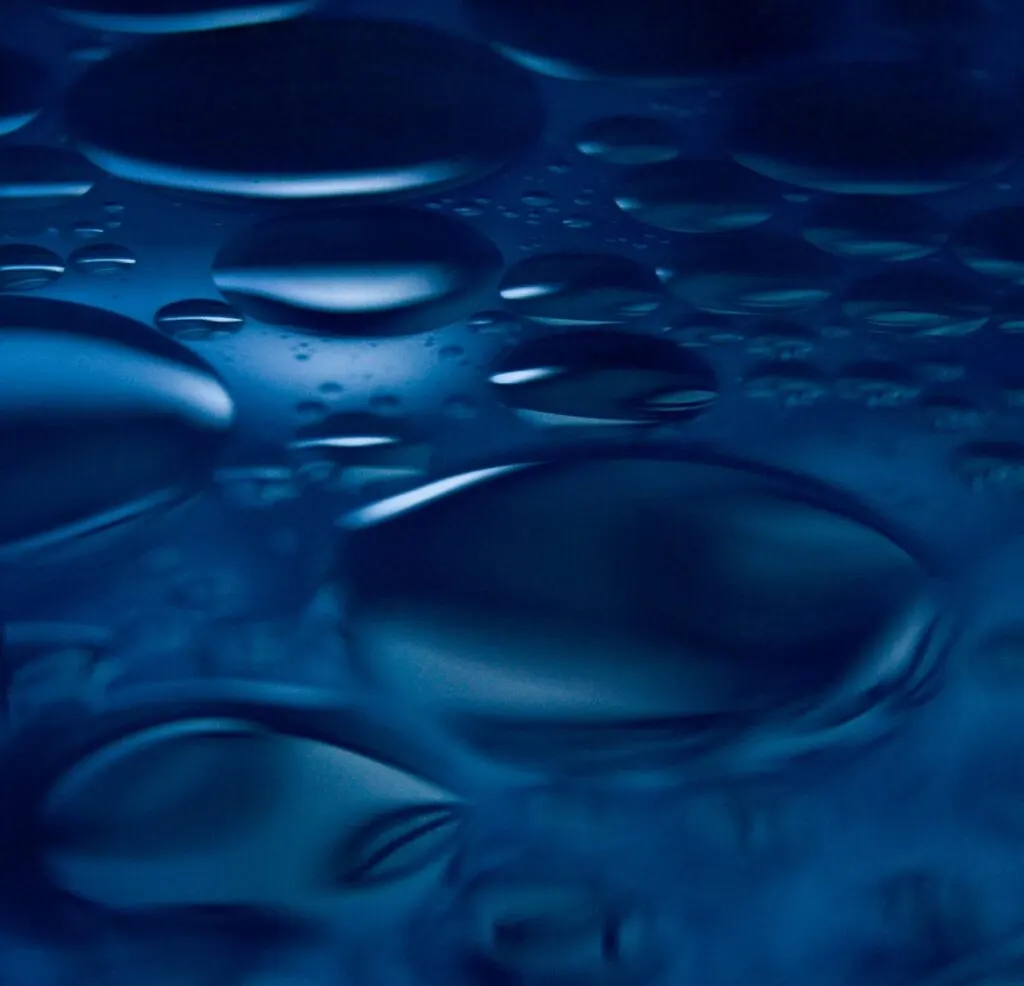 découvrez la notion de liquidité, essentielle en finance et en économie, qui désigne la capacité d'un actif à être rapidement converti en espèces sans perte de valeur. apprenez comment la liquidité influence les marchés, les investissements et la gestion de trésorerie.