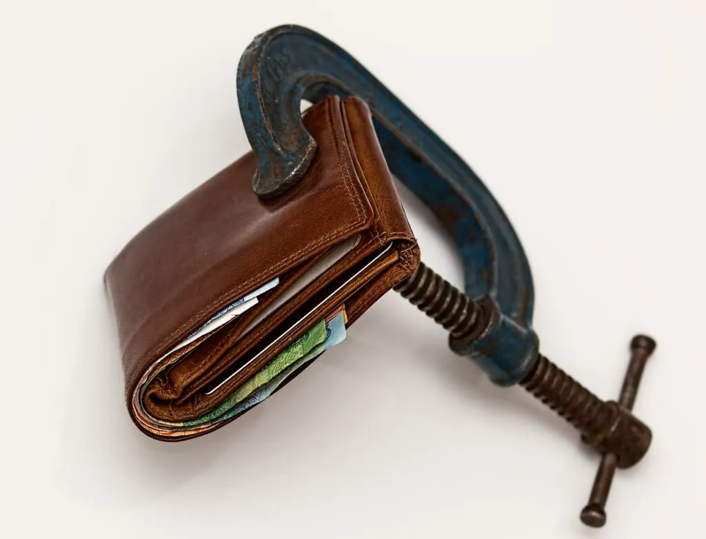 découvrez tout ce que vous devez savoir sur l'inflation : ses causes, ses impacts sur l'économie et votre pouvoir d'achat, ainsi que des conseils pour vous protéger face à cette réalité économique.