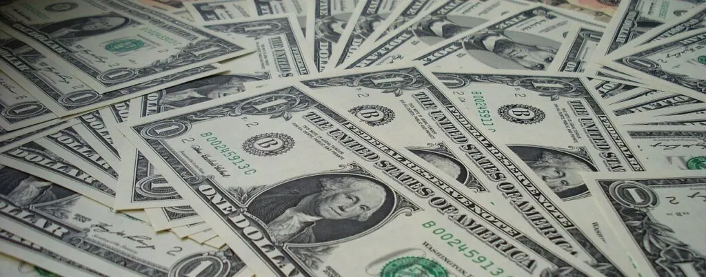découvrez l'univers du dollar, la devise la plus échangée au monde. apprenez-en plus sur son histoire, son impact sur l'économie mondiale et son rôle dans les transactions financières. explorez les tendances actuelles du marché et les prévisions pour l'avenir du dollar.