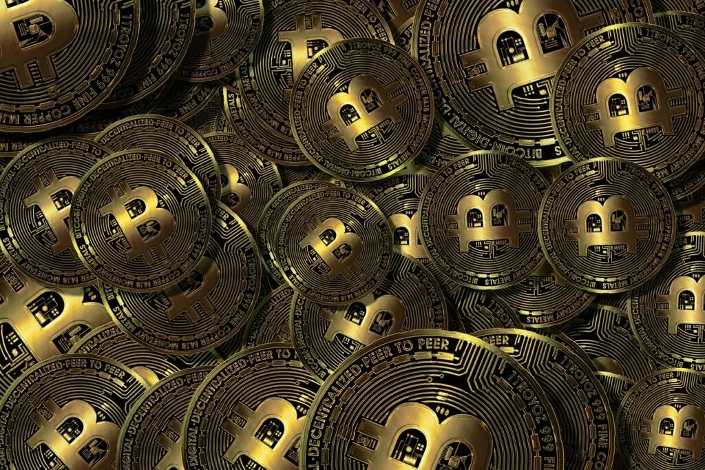 découvrez les enjeux de la centralisation dans les cryptomonnaies et son impact sur la décentralisation, la sécurité et la gouvernance des réseaux blockchain.