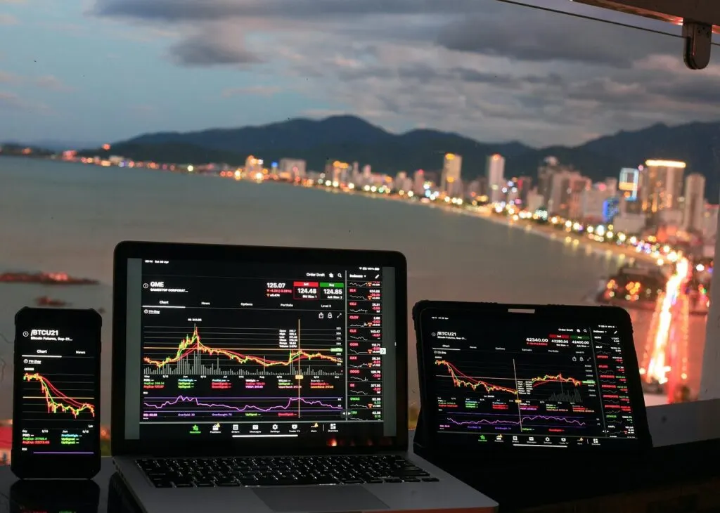 découvrez les causes et conséquences du crash du bitcoin, analyse des impacts sur le marché des cryptomonnaies et conseils pour protéger vos investissements.